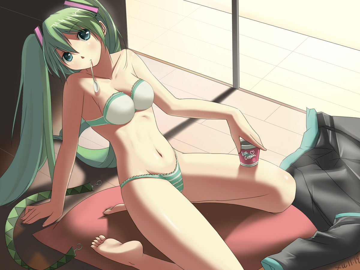 Hatsune Miku page 3 full